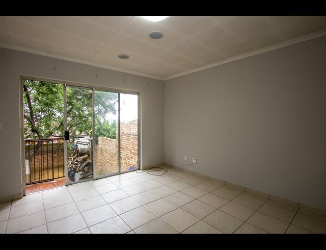 2 BEDROOM TOWNHOUSE TO LET IN WILGEHEUWEL